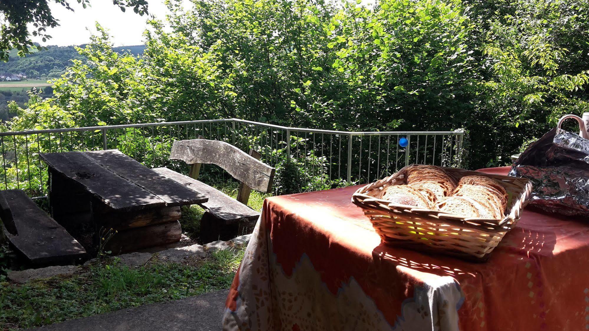 Johannishof Wein-Cafe & Gaestehaus Langsur Екстер'єр фото