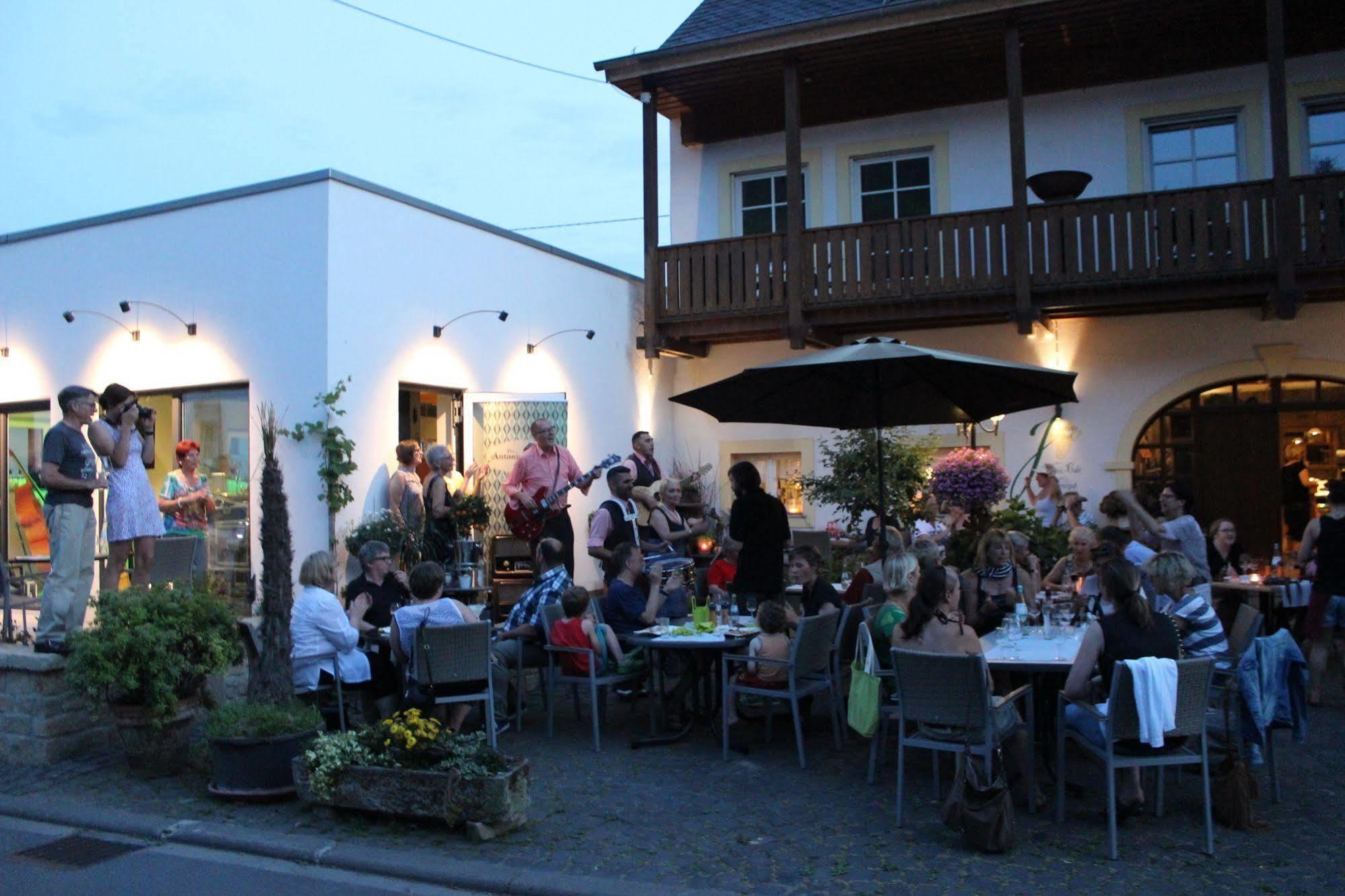 Johannishof Wein-Cafe & Gaestehaus Langsur Екстер'єр фото