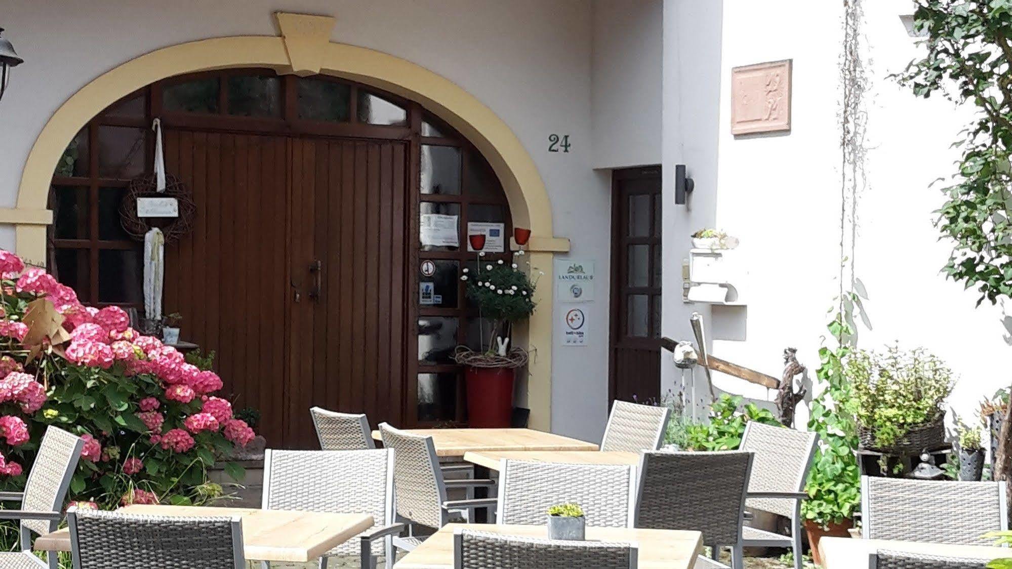 Johannishof Wein-Cafe & Gaestehaus Langsur Екстер'єр фото