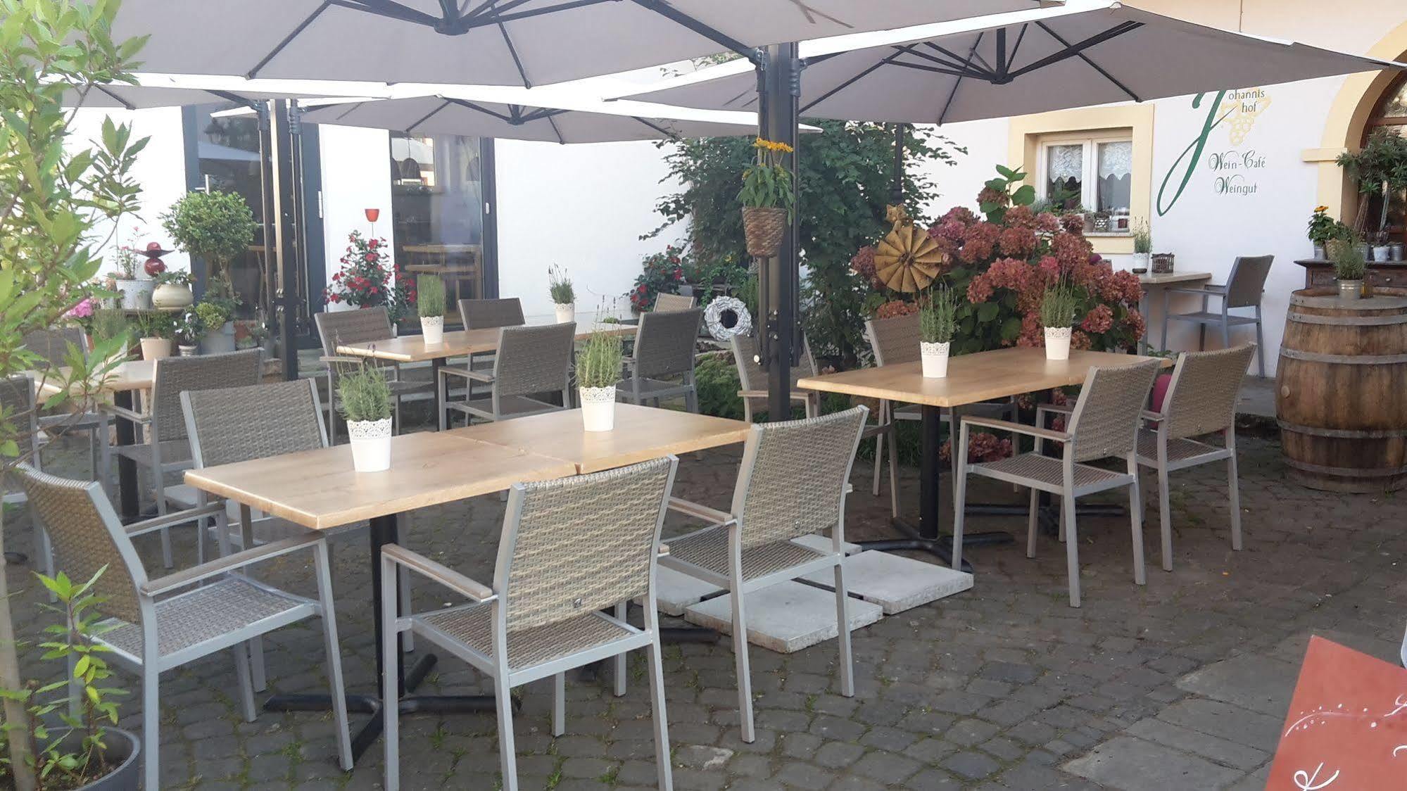 Johannishof Wein-Cafe & Gaestehaus Langsur Екстер'єр фото