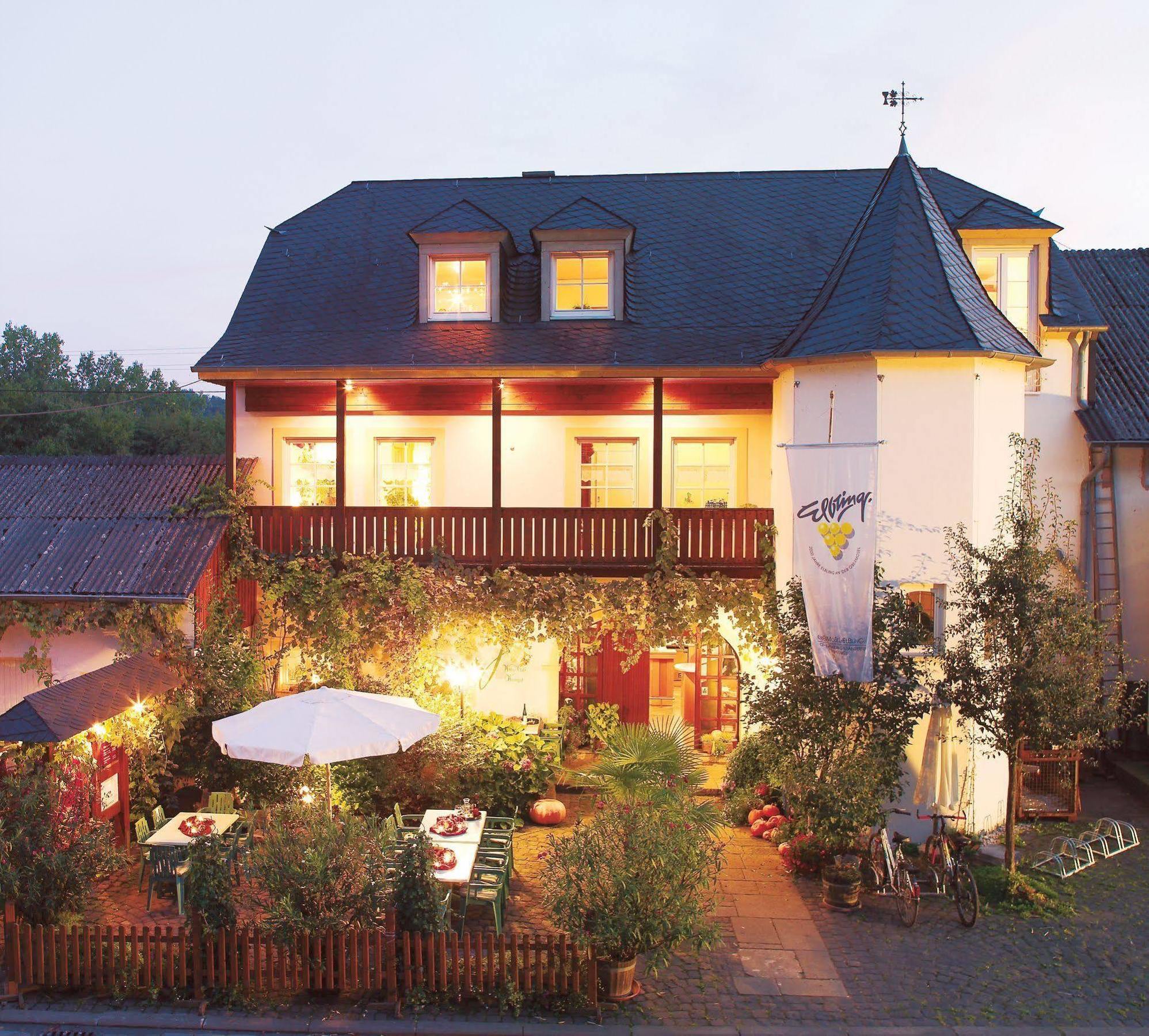 Johannishof Wein-Cafe & Gaestehaus Langsur Екстер'єр фото